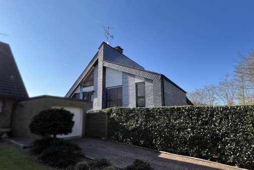 Außenansicht Außenansicht - Zweifamilienhaus in 51399 Burscheid mit 152m² kaufen
