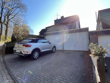 Garagen Garagen - Zweifamilienhaus in 51399 Burscheid mit 152m² kaufen