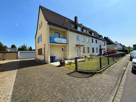 Zufahrt Zufahrt - Mehrfamilienhaus in 51373 Leverkusen mit 159m² kaufen