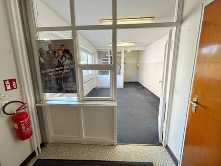 Eingangsbereich Büro EG Eingangsbereich Büro EG - Mehrfamilienhaus in 51373 Leverkusen mit 159m² kaufen