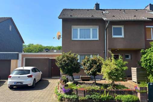 Frontansicht - Doppelhaushälfte in 51377 Leverkusen mit 120m² kaufen