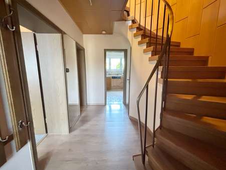 Flur EG - Doppelhaushälfte in 51377 Leverkusen mit 120m² kaufen