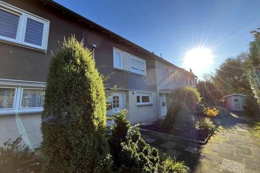 Außenansicht - Reihenmittelhaus in 51373 Leverkusen mit 92m² kaufen