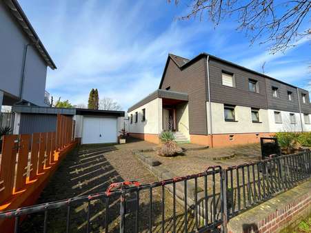 Frontansicht - Doppelhaushälfte in 51377 Leverkusen mit 125m² kaufen