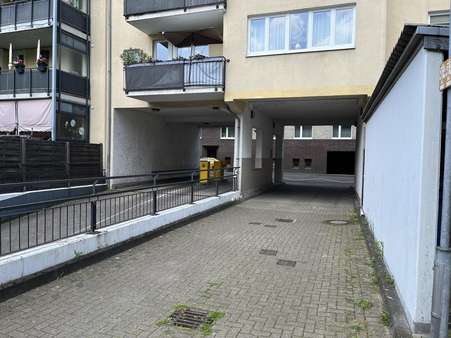 Zufahrt Rückseitig - Mehrfamilienhaus in 51373 Leverkusen mit 1410m² kaufen