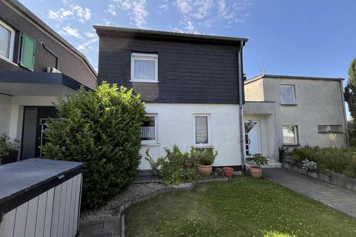 Außenansicht - Reihenmittelhaus in 51377 Leverkusen mit 90m² kaufen