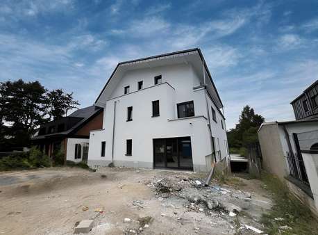 Außenansicht - Dachgeschosswohnung in 51109 Köln mit 70m² kaufen