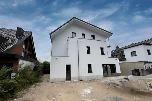 Außenansicht - Dachgeschosswohnung in 51109 Köln mit 70m² kaufen