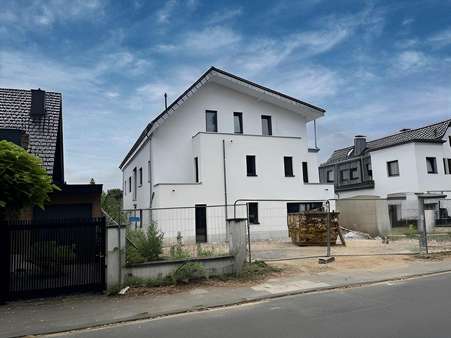 Außenansicht - Dachgeschosswohnung in 51109 Köln mit 70m² kaufen