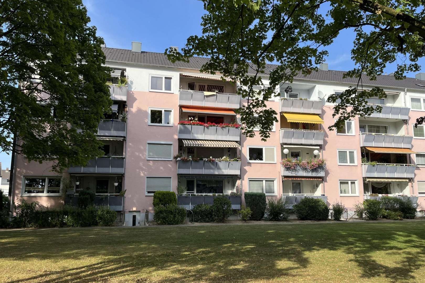 Außenansicht Außenansicht - Etagenwohnung in 51371 Leverkusen mit 78m² kaufen