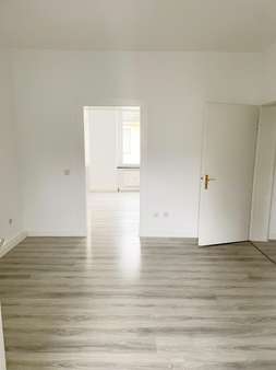 Wohnzimmer - Mehrfamilienhaus in 51379 Leverkusen mit 242m² kaufen