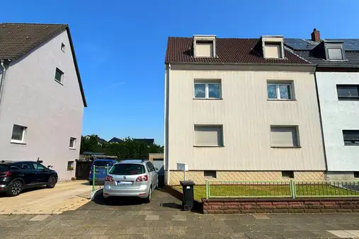 Teilsaniertes Mehrfamilienhaus mit vielen Möglichkeiten