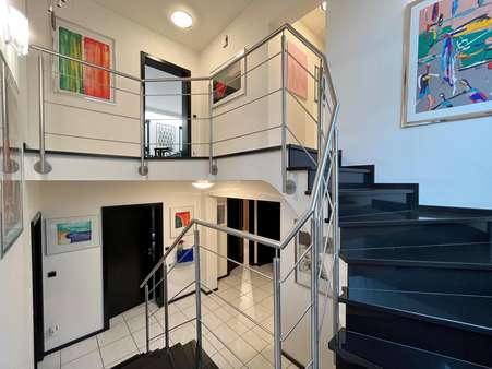 Treppenhaus - Einfamilienhaus in 51399 Burscheid mit 144m² günstig kaufen