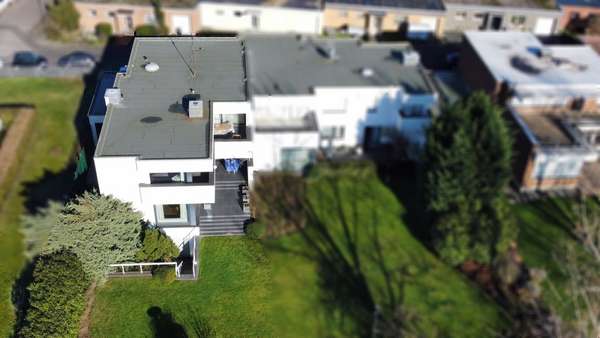 Luftaufnahme - Einfamilienhaus in 51061 Köln mit 276m² günstig kaufen