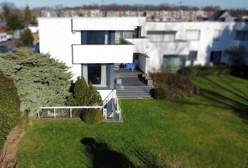 Luftaufnahme - Einfamilienhaus in 51061 Köln mit 276m² günstig kaufen