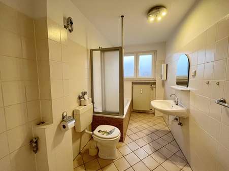 Badezimmer - Etagenwohnung in 51371 Leverkusen mit 66m² günstig kaufen