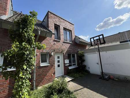 Außenansicht Außenansicht - Reiheneckhaus in 40593 Düsseldorf mit 163m² kaufen