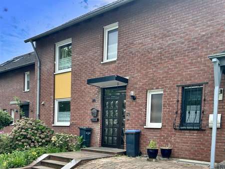 Vorderansicht - Reihenmittelhaus in 40789 Monheim mit 120m² kaufen