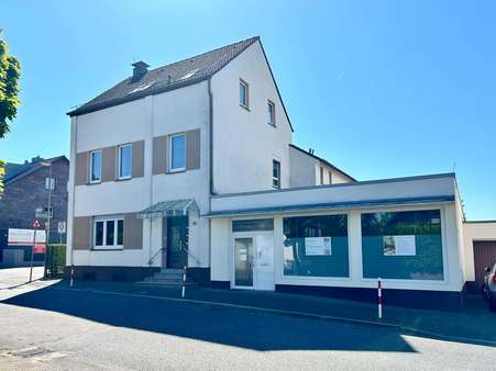 Vorderansicht - Zweifamilienhaus in 40764 Langenfeld mit 210m² kaufen