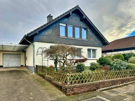 Vorderansicht - Einfamilienhaus in 40764 Langenfeld mit 170m² kaufen