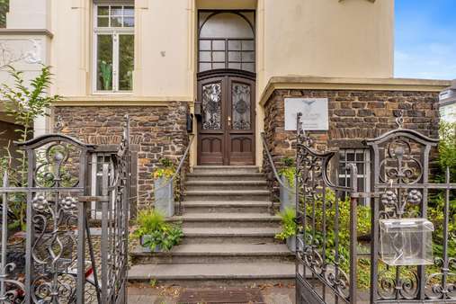 Etagenwohnung in 53113 Bonn mit 117m² kaufen