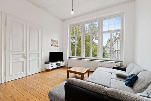 Etagenwohnung in 53113 Bonn mit 117m² kaufen