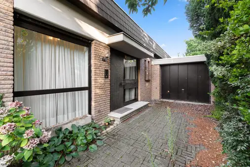 Euskirchen-Südstadt: Freistehendes Einfamilienhaus mit Einliegerwohnung und Gartenidylle! 360° Begehung