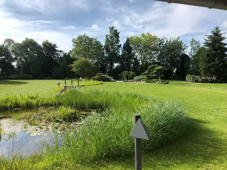Weilerswist-Lommersum: Freistehendes Einfamilienhaus mit parkähnlichem Grundstück!
