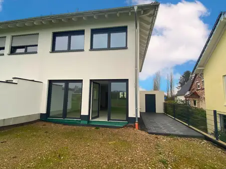 Euskirchen-Kirchheim: fertige Neubau-Doppelhaushälfte mit Garten und Garage! 360° Begehung