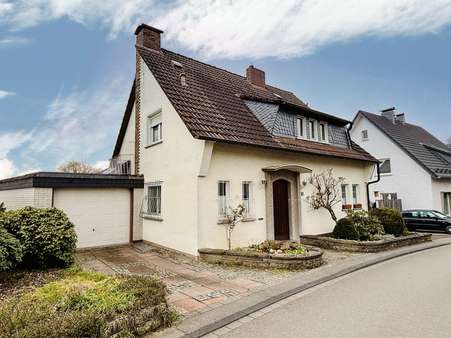 seitlicher Blick - Einfamilienhaus in 51645 Gummersbach mit 120m² kaufen