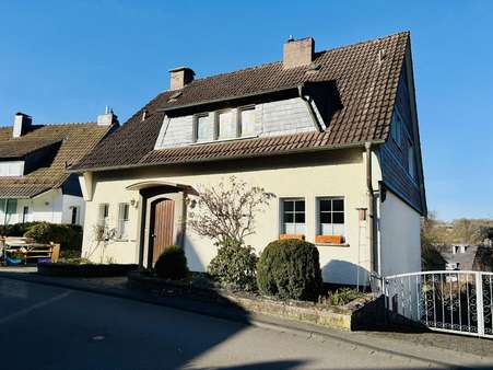 seitlicher Blick - Einfamilienhaus in 51645 Gummersbach mit 120m² kaufen