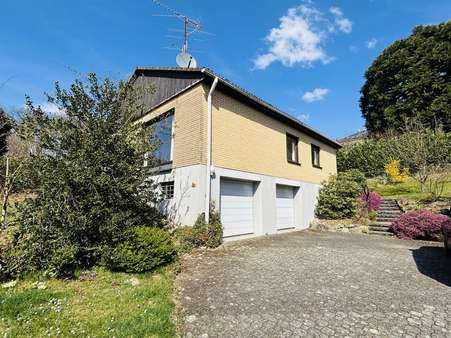Hofansicht - Einfamilienhaus in 51588 Nümbrecht mit 102m² kaufen