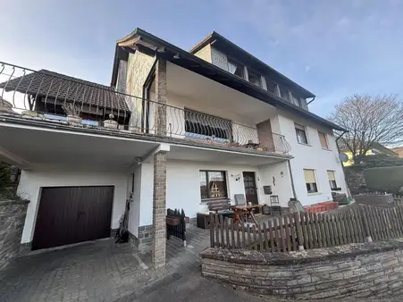 Großzügiges Einfamilienhaus mit Einliegerwohnung und traumhaftem Blick auf die Aggertalsperre!