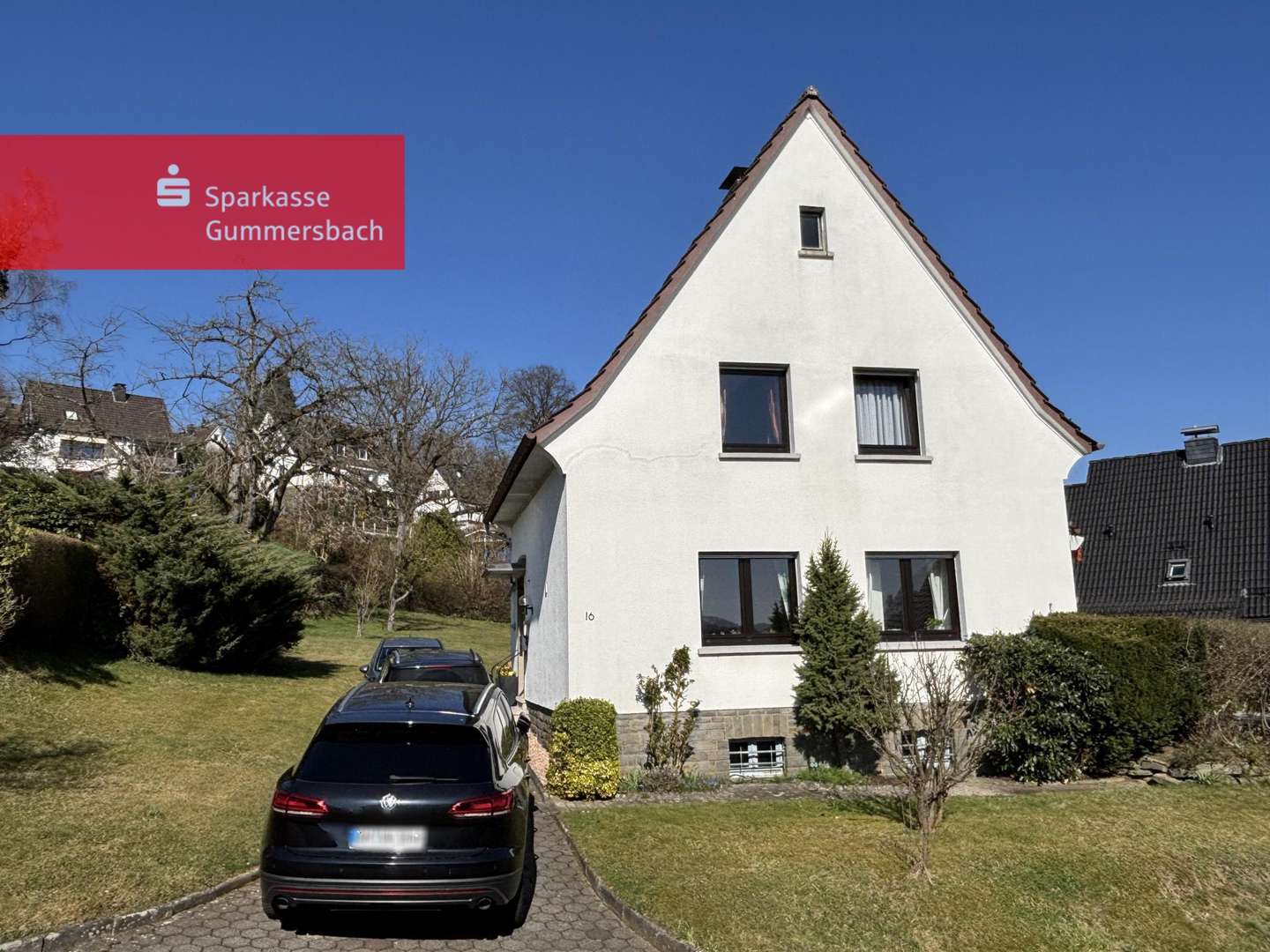 Einfahrt, Straßenansicht, Parkplätze Einfahrt, Straßenansicht, Parkplätze - Einfamilienhaus in 51643 Gummersbach mit 100m² kaufen
