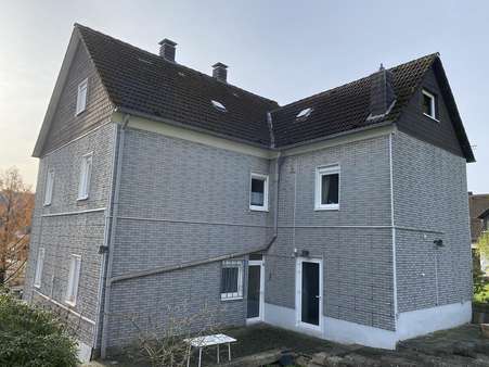 Seitenansicht - Zweifamilienhaus in 51702 Bergneustadt mit 176m² kaufen