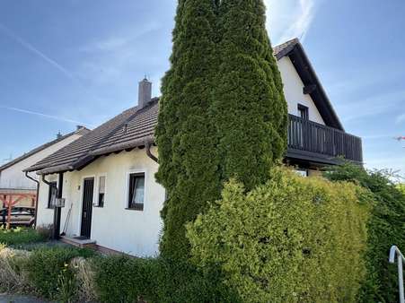 Seitliche Straßenansicht Seitliche Straßenansicht - Einfamilienhaus in 51674 Wiehl mit 110m² kaufen