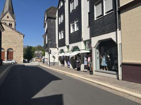 Straßenverlauf Straßenverlauf - Ladenlokal in 51674 Wiehl mit 98m² kaufen