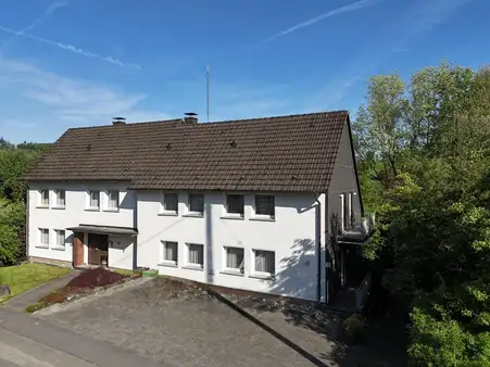 Großzügiges Wohn- und Geschäftshaus mit Potenzial in begehrter Lage!