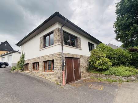 Altbau Eckansicht Altbau Eckansicht - Zweifamilienhaus in 51674 Wiehl mit 241m² kaufen