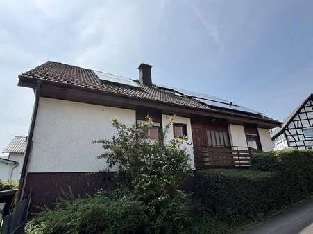 Straßenansicht Straßenansicht - Zweifamilienhaus in 53819 Neunkirchen-Seelscheid mit 173m² kaufen