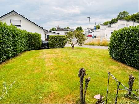 Garten- und Wiesenfläche - Bungalow in 51588 Nümbrecht mit 152m² kaufen