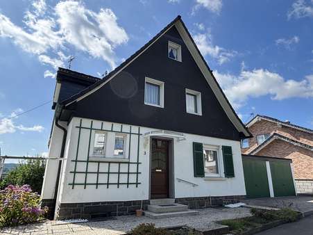 Straßenansicht Straßenansicht - Einfamilienhaus in 51702 Bergneustadt mit 120m² kaufen