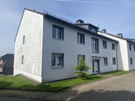 Ansicht Eingangsbereich - Dachgeschosswohnung in 51647 Gummersbach mit 84m² kaufen