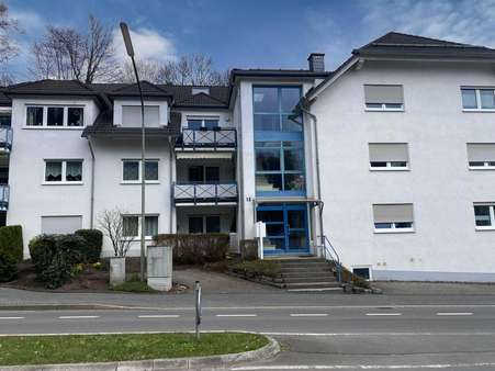 Straßenansicht - Dachgeschosswohnung in 51702 Bergneustadt mit 79m² kaufen