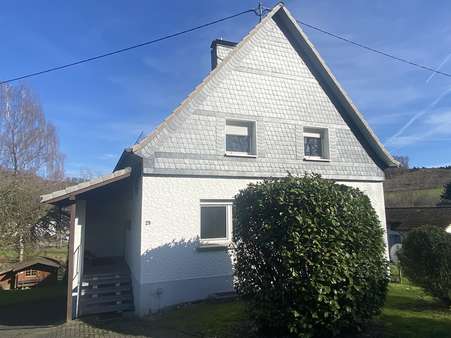 Vorderansicht - Zweifamilienhaus in 51702 Bergneustadt mit 154m² kaufen