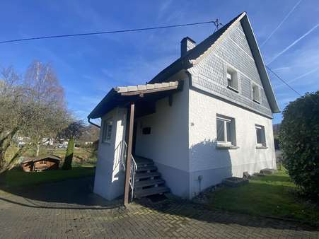 Vorderansicht - Zweifamilienhaus in 51702 Bergneustadt mit 154m² kaufen