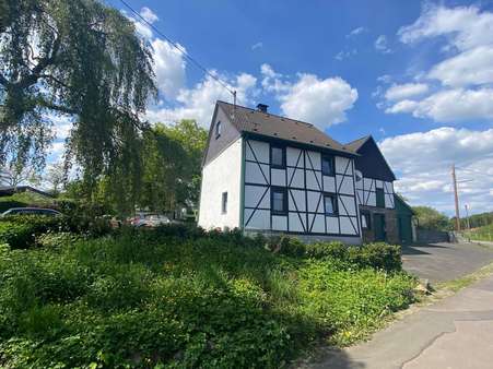 Straßenansicht - Einfamilienhaus in 51588 Nümbrecht mit 120m² kaufen