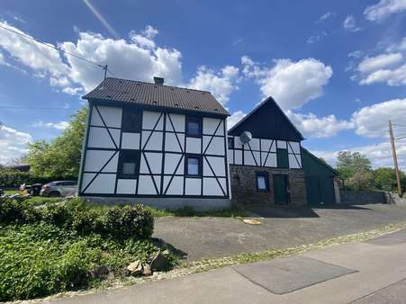 Straßenansicht - Einfamilienhaus in 51588 Nümbrecht mit 120m² kaufen