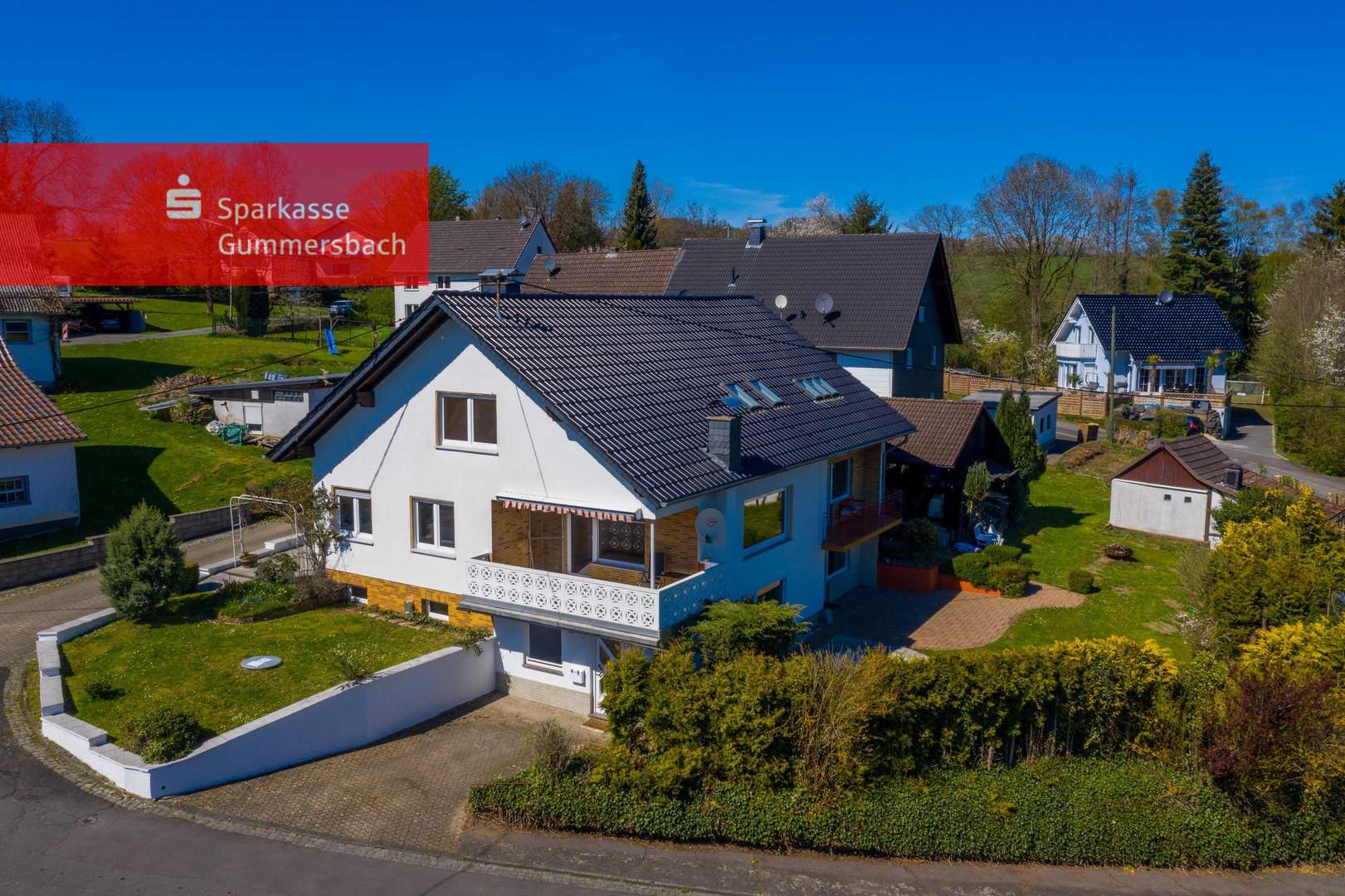 von Süd-/Osansichtt - Einfamilienhaus in 51588 Nümbrecht mit 290m² günstig kaufen