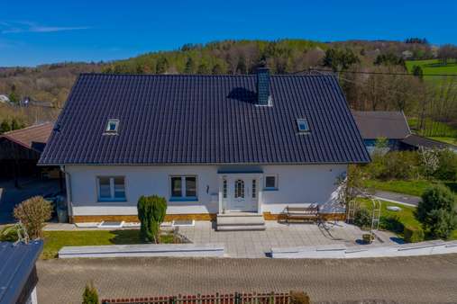 Westansicht - Einfamilienhaus in 51588 Nümbrecht mit 290m² günstig kaufen